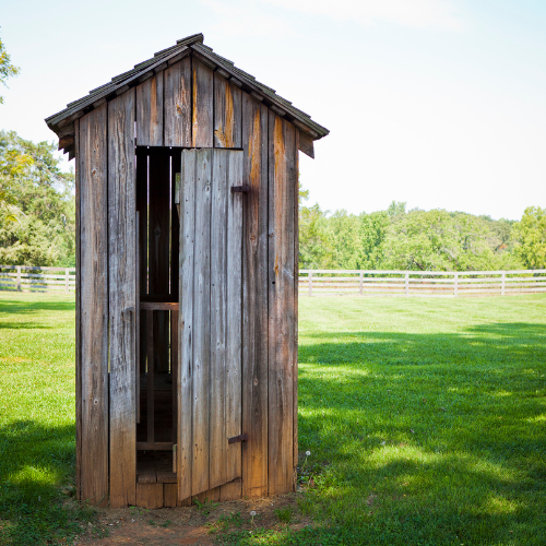 Proč latrína zapáchá i když ji zasypáváte (a jak to vyřešit)4